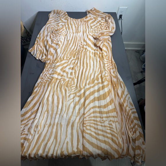 Sezane Julietta Long Sleeve Pleated Maxi Robe Dress Zebra - Picture 4 of 11